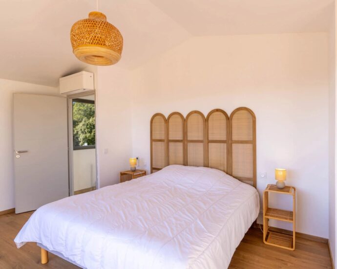 PORTO VECCHIO, Villa, 4 chambres, piscine chauffée, vue montagnes, proche plage