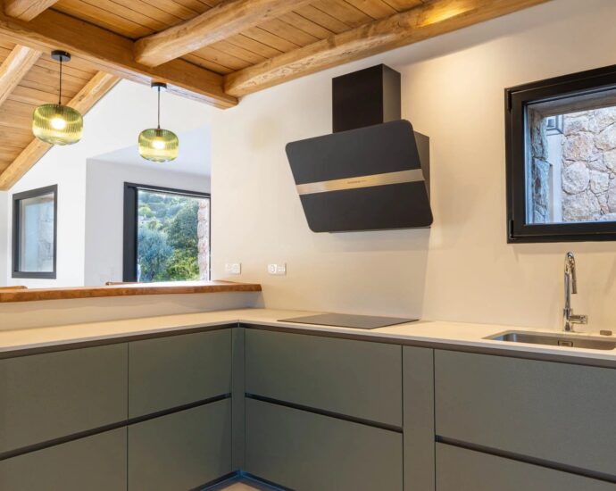 Sainte-Lucie de Porto-Vecchio, Cirendinu, Villa type bergerie, 4 chambres, piscine, proche plage