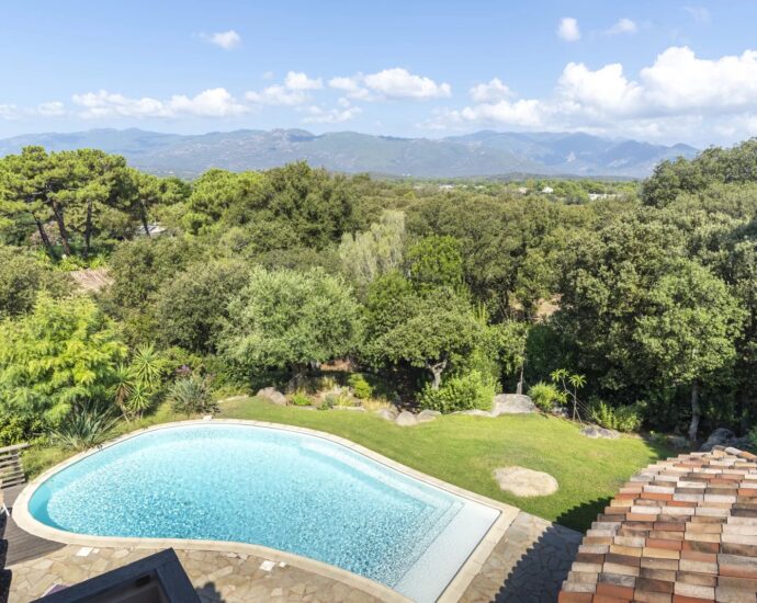 Porto-Vecchio, Domaine de Cala Rossa, villa 6 chambres, vue mer, piscine, plage à pied