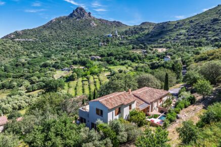 Exclusivité, Balagne, Pigna, Villa 5 chambres, vue mer panoramique, proche plage et L&rsquo;Île-Rousse