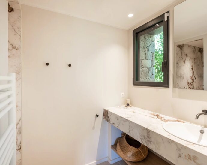 Cala Rossa beach, 6 rooms, pool, right on the water, RL351 Alzu di Cala Rossa