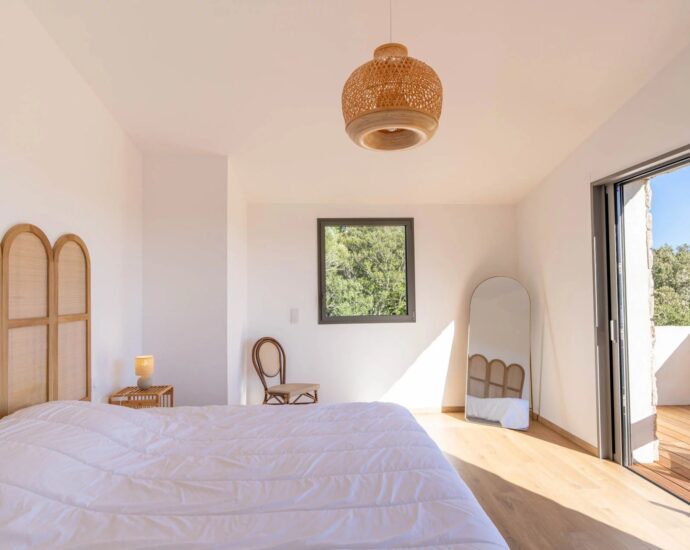 PORTO VECCHIO, Villa, 4 chambres, piscine chauffée, vue montagnes, proche plage