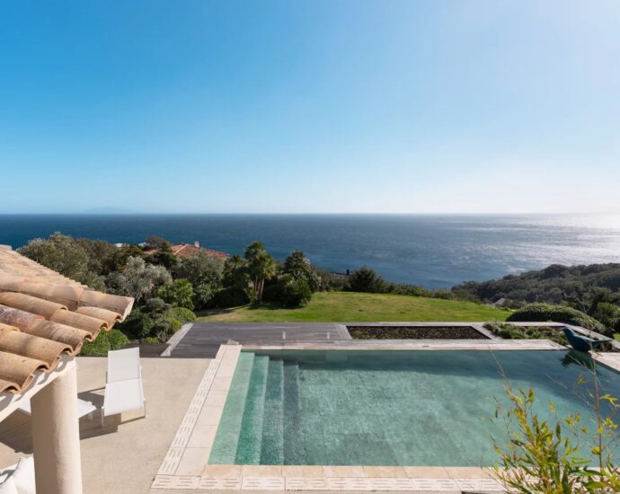 Cap Corse, Erbalunga, Villa vue mer panoramique, 10 pièces, 4 chambres, piscine chauffée, proche plage