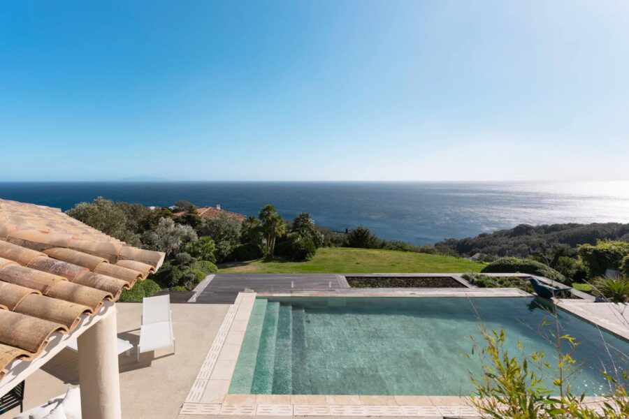 Cap Corse, Erbalunga, Villa vue mer panoramique, 10 pièces, 4 chambres, piscine chauffée, proche plage