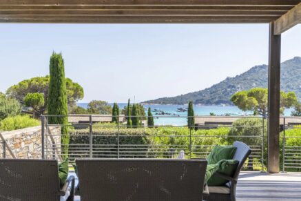 Santa Giulia – Walking distance to the beach – Villa 4 bedrooms – Sea view