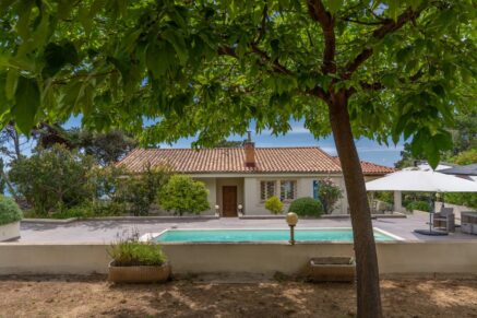 Sagone, villa vue mer panoramique, 3 chambres, studio et chalet indépendants, piscine, plage à pied, proche Ajaccio