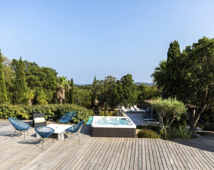 Sainte-Lucie de Porto-Vecchio, Villa 8 chambres, piscine, aperçu mer, proche plage