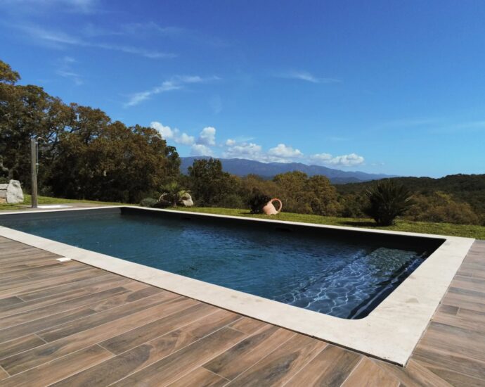 Porto Vecchio, Villa contemporaine, 4 chambres, piscine, proche plage de Santa Giulia