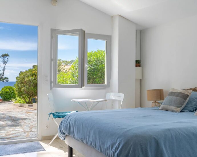 Sagone, villa vue mer panoramique, 3 chambres, studio et chalet indépendants, piscine, plage à pied, proche Ajaccio