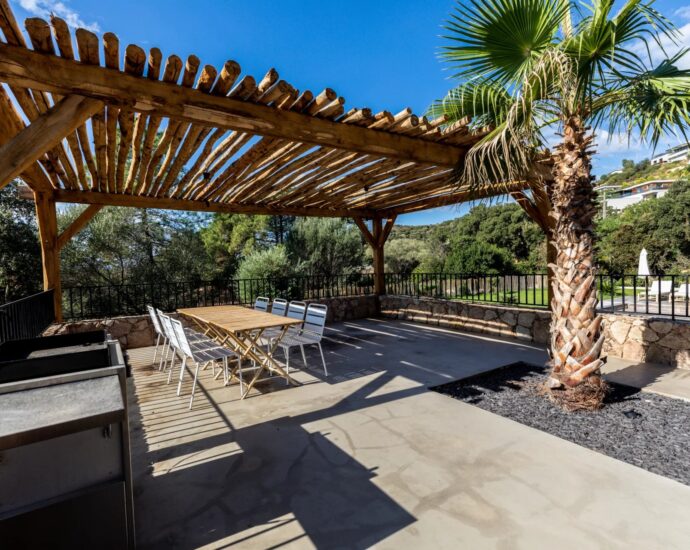 Lecci, near Saint Cyprien, Stone Bergerie-Style Villa, 4 Bedrooms, Pool, Close to the Beach