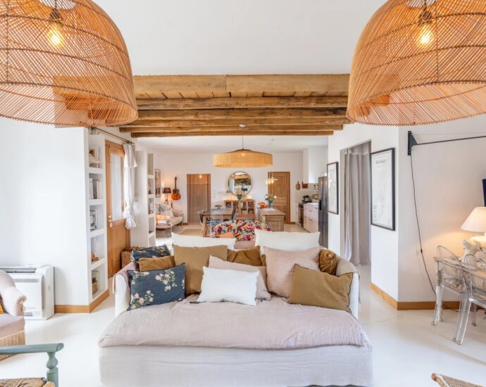 Sainte-Lucie de Porto-Vecchio, Villa T6, piscine, aperçu mer, proche plage