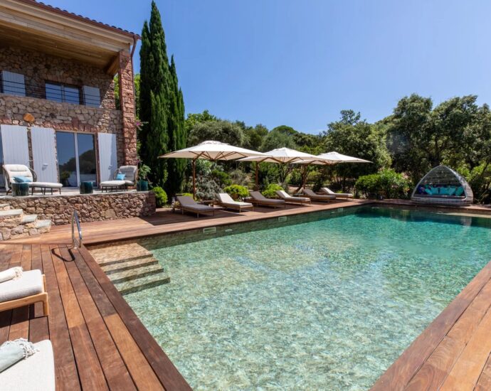 Domaine de Cala Rossa, villa 6 chambres et 1 dortoir, piscine, vue mer, plage à pied, Villa Lazuli