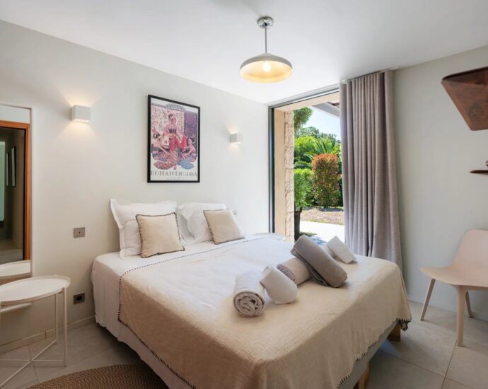 Porto-Vecchio, Domaine de Cala Rossa, villa 4 bedrooms, swimming pool and beach at walking distance,