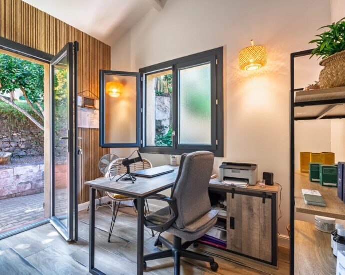 Exlusivité, Région de Saint-Florent, Poggio d’Oletta, villa 4 chambres, piscine, jacuzzi, vue dégagée mer et montagnes, proche plage
