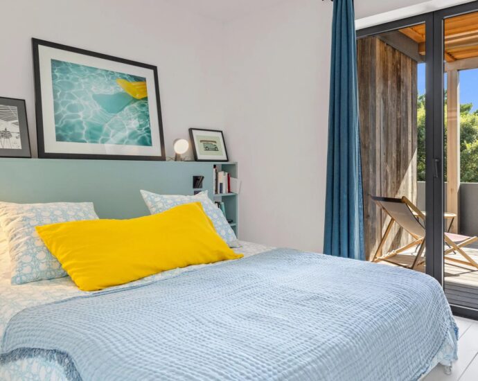 Private estate of Cala Rossa, 5-Bedroom Villa with Pool, Sea View, close to the beach