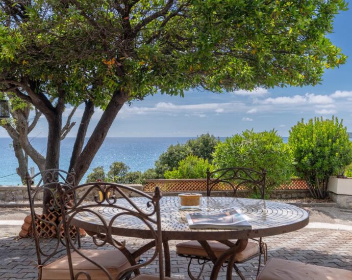 Sagone, villa vue mer panoramique, 3 chambres, studio et chalet indépendants, piscine, plage à pied, proche Ajaccio