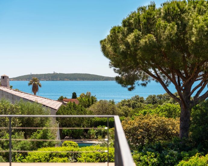 Porto-Vecchio, Domaine de Cala Rossa, villa 4 bedrooms, swimming pool and beach at walking distance,