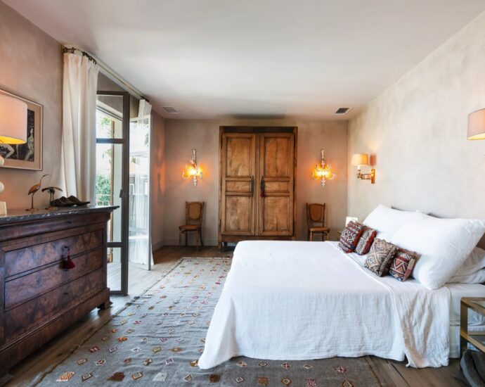 Saint-Florent , 6-Bedroom Villa with Pool, Close to Beach and Town Center