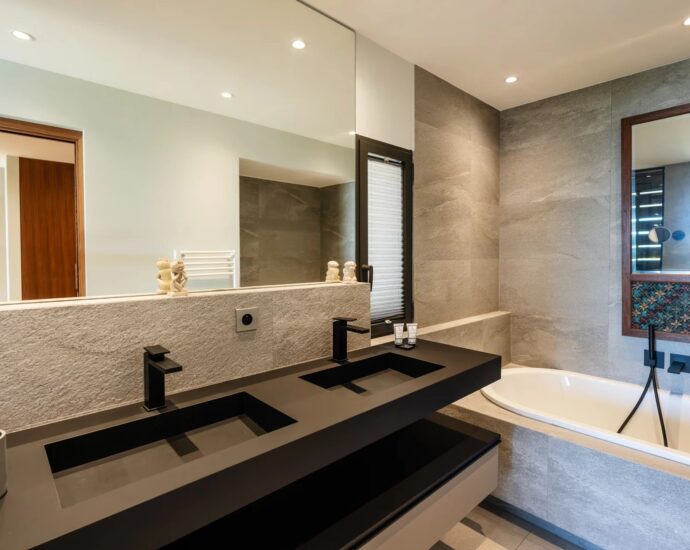 Porto-Vecchio, Domaine de Cala Rossa, villa 4 bedrooms, swimming pool and beach at walking distance,