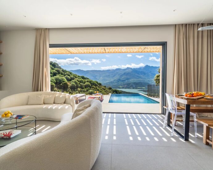 Santa-Reparata Di Balagna, 4 rooms, swimming pool, panoramic view of lake and mountains