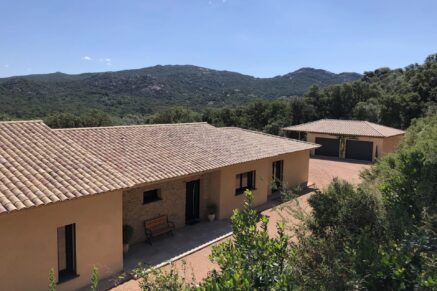 Porto Vecchio, Villa contemporaine, 4 chambres, piscine, proche plage de Santa Giulia
