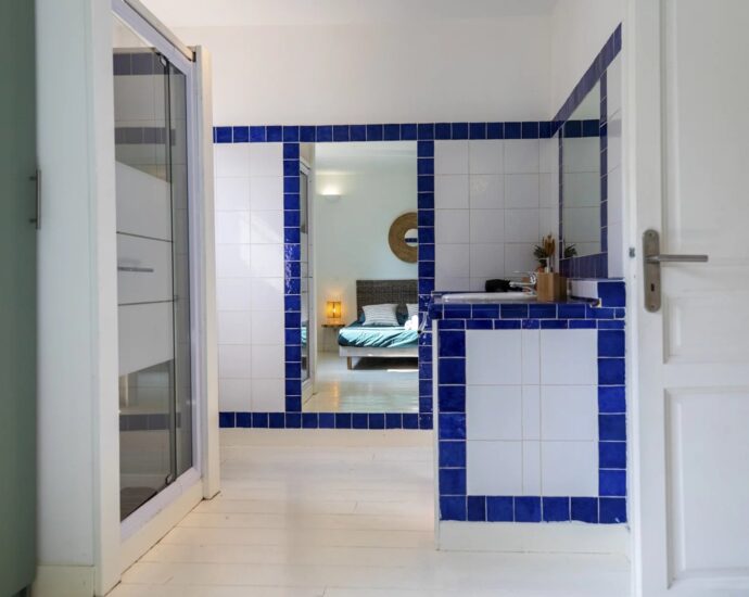 Sainte-Lucie de Porto-Vecchio, 8-Bedroom Villa, Pool, Sea View, Close to the Beach