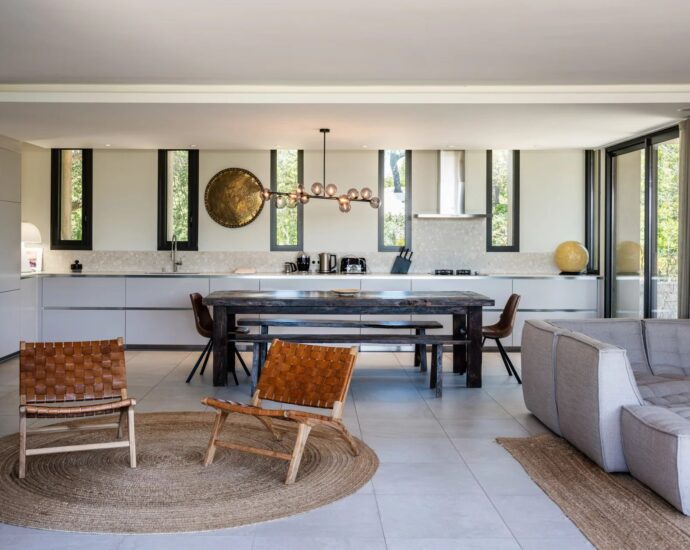 Porto-Vecchio, Domaine de Cala Rossa, villa 4 bedrooms, swimming pool and beach at walking distance,