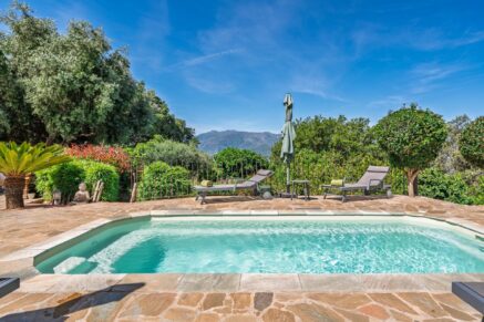 Exlusivité, Région de Saint-Florent, Poggio d’Oletta, villa 4 chambres, piscine, jacuzzi, vue dégagée mer et montagnes, proche plage