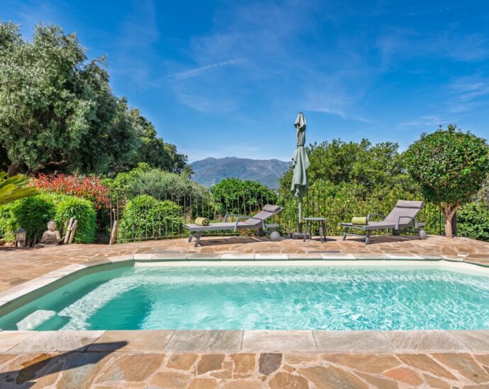 Exlusivité, Région de Saint-Florent, Poggio d’Oletta, villa 4 chambres, piscine, jacuzzi, vue dégagée mer et montagnes, proche plage