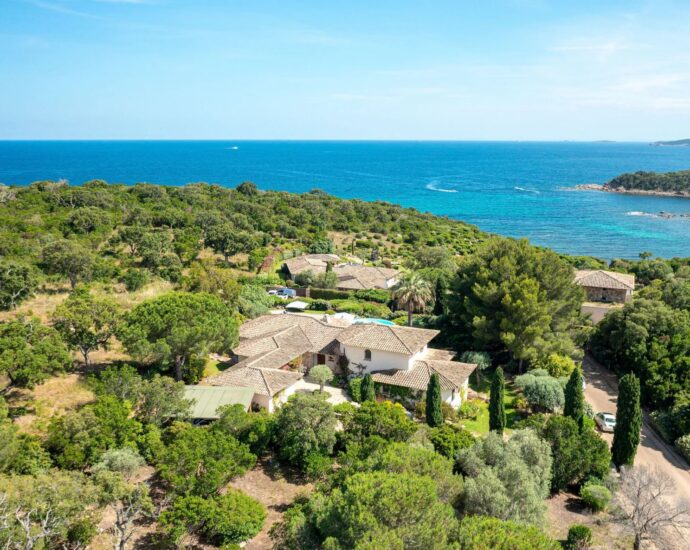 Domaine privé de Punta d’Arasu, villa vue mer panoramique, 5 chambres, piscine, plage accessible à pied