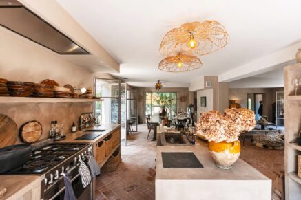 Saint-Florent , 6-Bedroom Villa with Pool, Close to Beach and Town Center