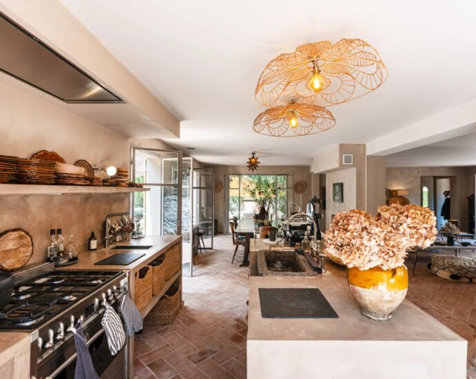 Saint-Florent , 6-Bedroom Villa with Pool, Close to Beach and Town Center