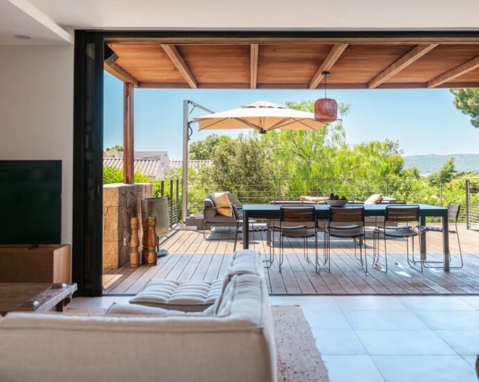 Porto-Vecchio, Domaine de Cala Rossa, villa 4 bedrooms, swimming pool and beach at walking distance,