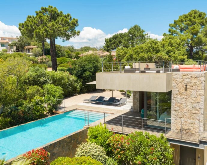 Porto-Vecchio, Domaine de Cala Rossa, villa 4 bedrooms, swimming pool and beach at walking distance,