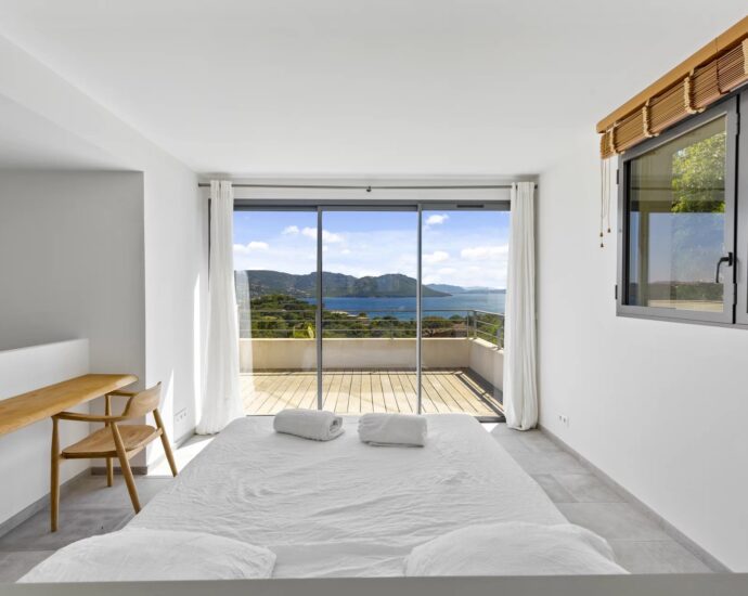 Domaine de Cala Rossa, villa  vue mer, 5 chambres, piscine chauffée, plage à pieds