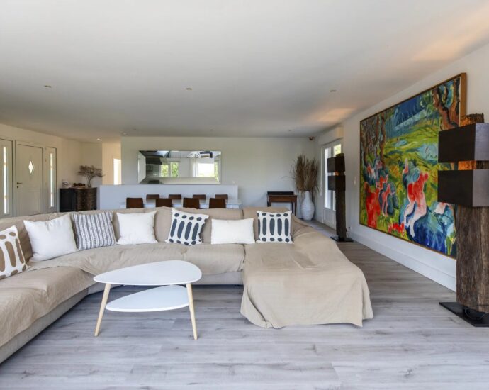 Sainte-Lucie de Porto-Vecchio, 8-Bedroom Villa, Pool, Sea View, Close to the Beach