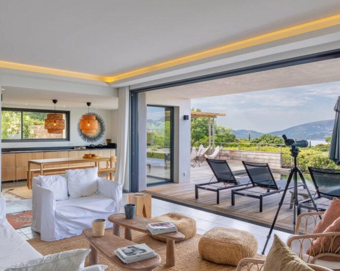 Domaine de Cala Rossa, villa  vue mer, 5 chambres, piscine chauffée, plage à pieds