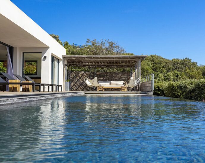 Domaine de Cala Rossa, villa  vue mer, 5 chambres, piscine chauffée, plage à pieds