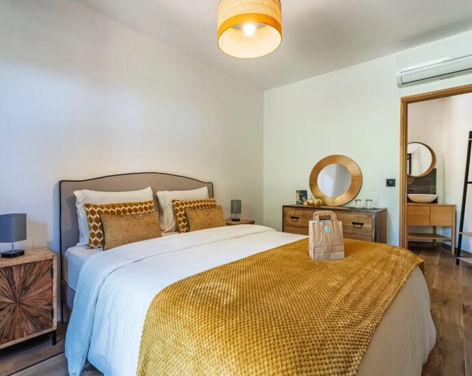 Exlusivité, Région de Saint-Florent, Poggio d’Oletta, villa 4 chambres, piscine, jacuzzi, vue dégagée mer et montagnes, proche plage