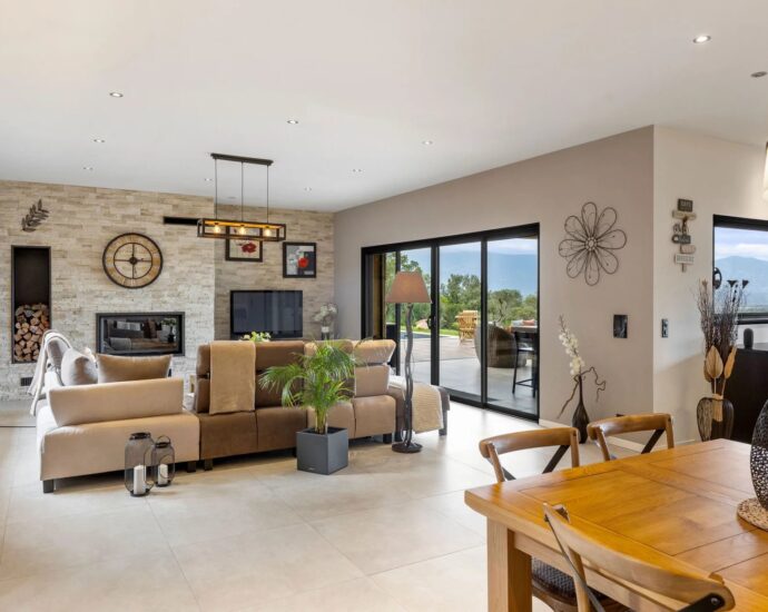 Porto Vecchio, Villa contemporaine, 4 chambres, piscine, proche plage de Santa Giulia