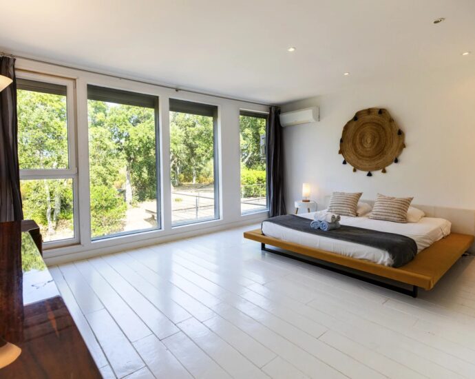 Sainte-Lucie de Porto-Vecchio, 8-Bedroom Villa, Pool, Sea View, Close to the Beach