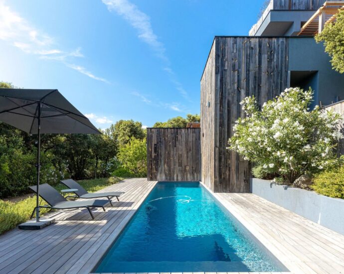 Private estate of Cala Rossa, 5-Bedroom Villa with Pool, Sea View, close to the beach