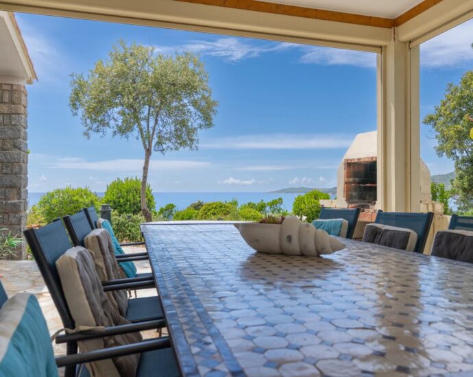 Sagone, villa vue mer panoramique, 3 chambres, studio et chalet indépendants, piscine, plage à pied, proche Ajaccio