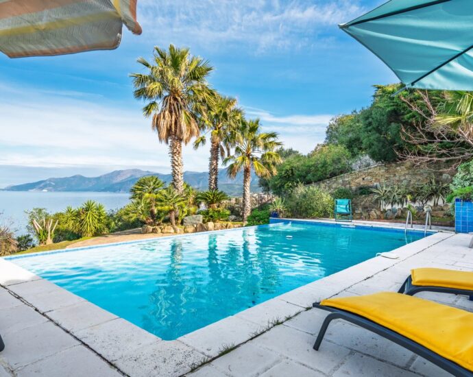 Saint-Florent, Villa vue mer panoramique, 4 chambres, appartement indépendant, piscine à débordement, proche plage