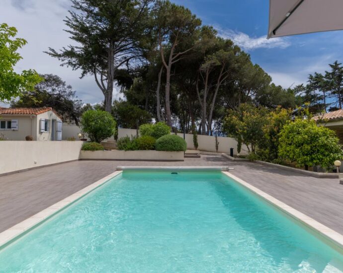Sagone, villa vue mer panoramique, 3 chambres, studio et chalet indépendants, piscine, plage à pied, proche Ajaccio