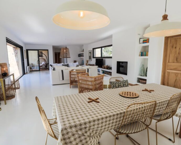 Lecci, near Saint Cyprien, Stone Bergerie-Style Villa, 4 Bedrooms, Pool, Close to the Beach