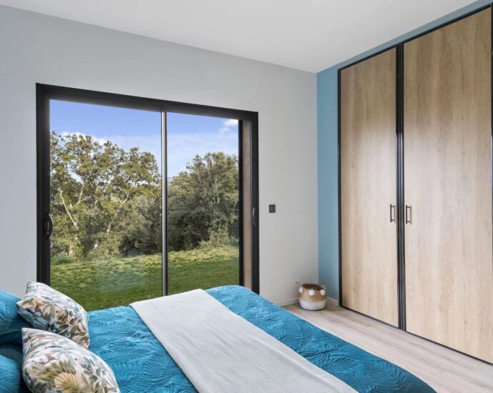Porto Vecchio, Villa contemporaine, 4 chambres, piscine, proche plage de Santa Giulia