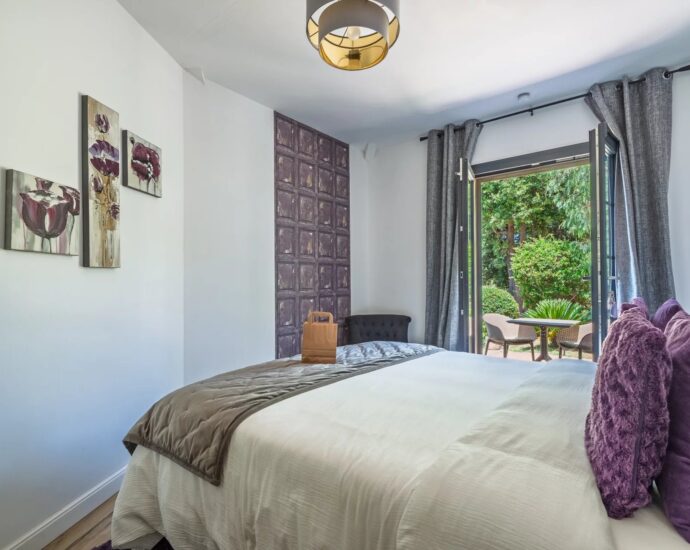 Exlusivité, Région de Saint-Florent, Poggio d’Oletta, villa 4 chambres, piscine, jacuzzi, vue dégagée mer et montagnes, proche plage