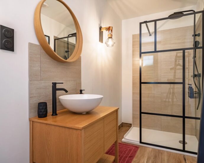 Exlusivité, Région de Saint-Florent, Poggio d’Oletta, villa 4 chambres, piscine, jacuzzi, vue dégagée mer et montagnes, proche plage