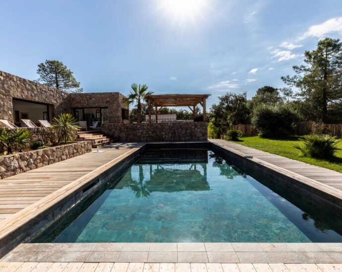 Lecci, near Saint Cyprien, Stone Bergerie-Style Villa, 4 Bedrooms, Pool, Close to the Beach